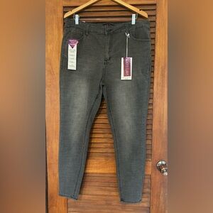 NWT HAUTE CURVE Black Acid Washed High Rise Skinny Jeans
